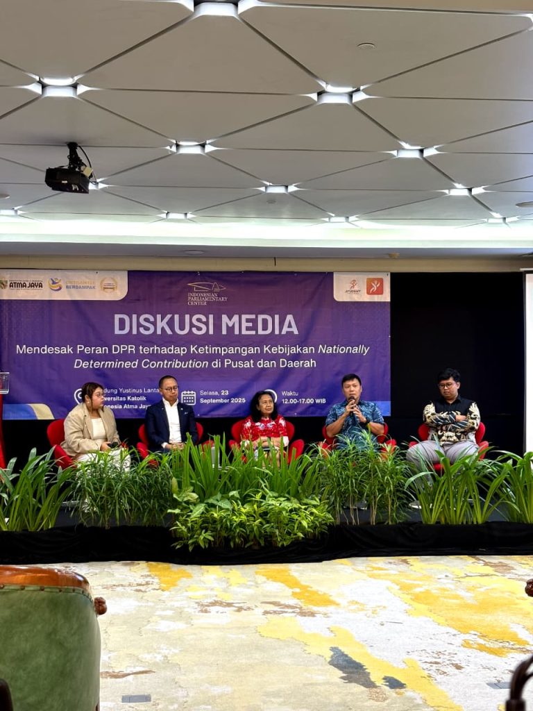 DISKUSI MEDIA “MENDESAK PERAN DPR ATAS KETIMPANGAN KEBIJAKAN NATIONALLY DETERMINED CONTRIBUTION DI PUSAT DAN DAERAH”